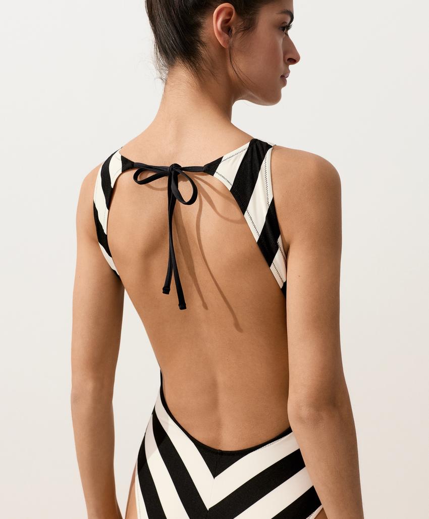 Купальник халтер в диагональную полоску