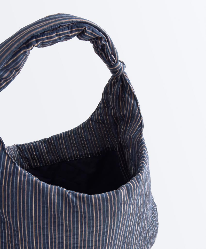 Сумка с принтом в полоску и узлом