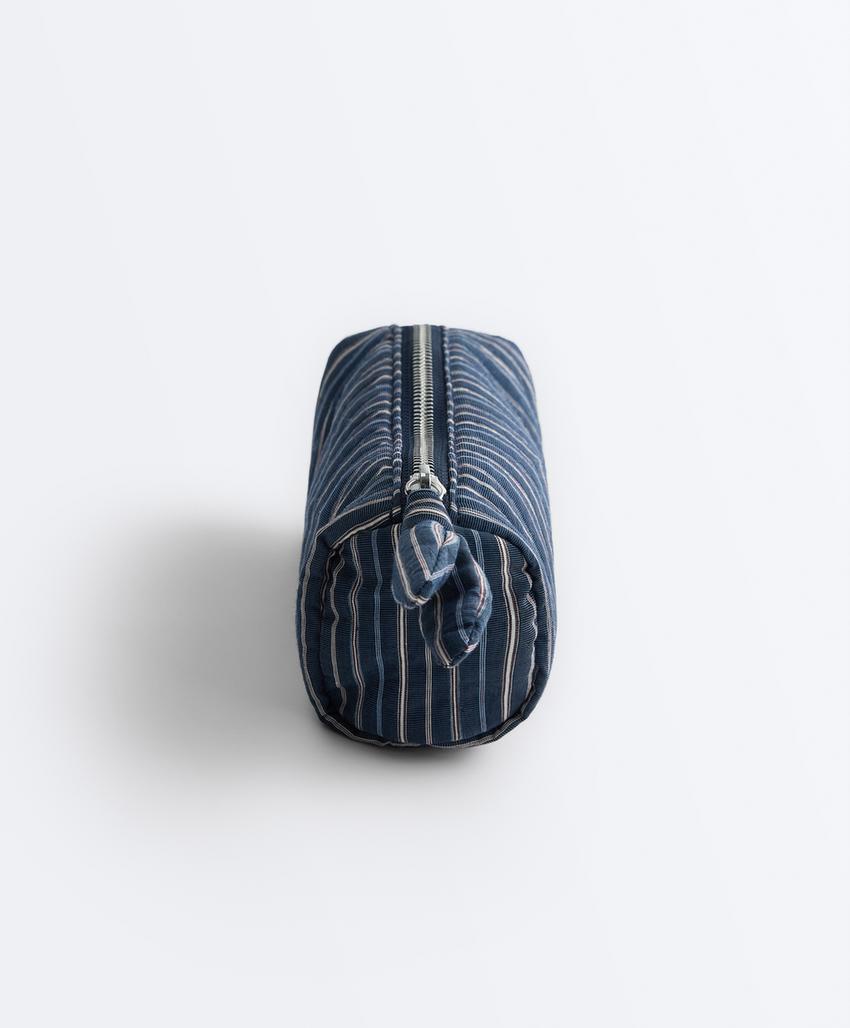 Косметичка с принтом в полоску и узлом