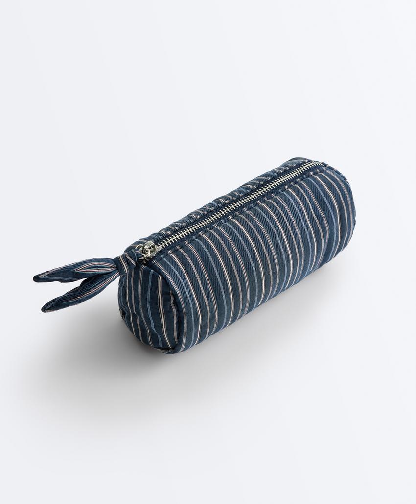 Косметичка с принтом в полоску и узлом