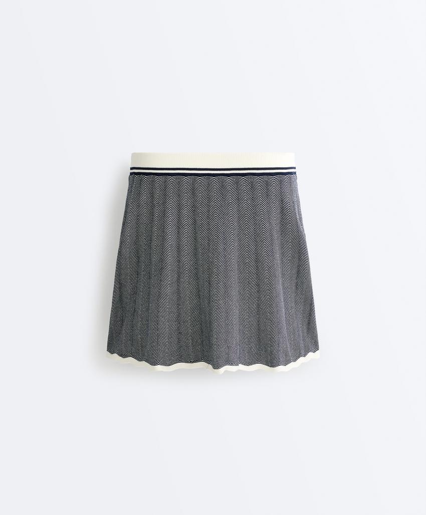 Вязаная плиссированная юбка в елочку