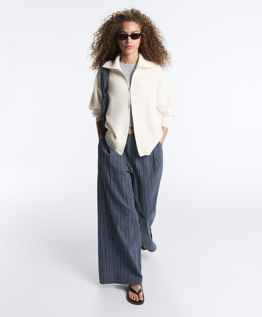 Вязаная куртка с высоким воротником