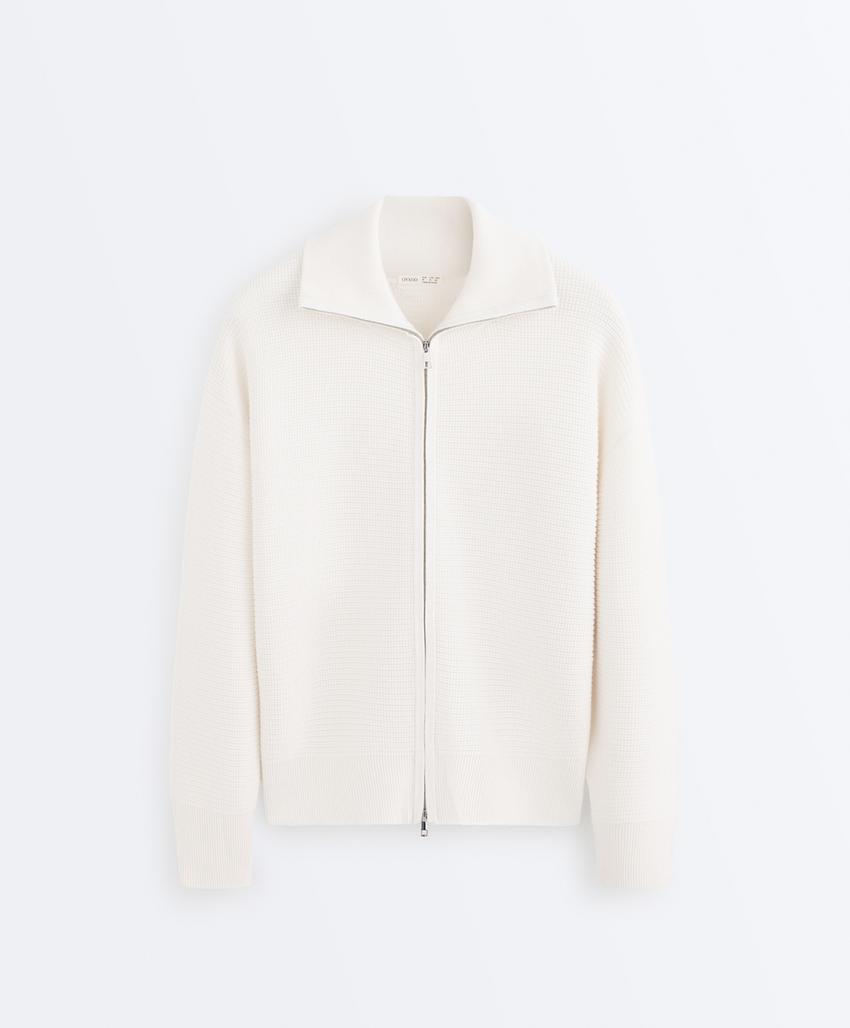 Вязаная куртка с высоким воротником