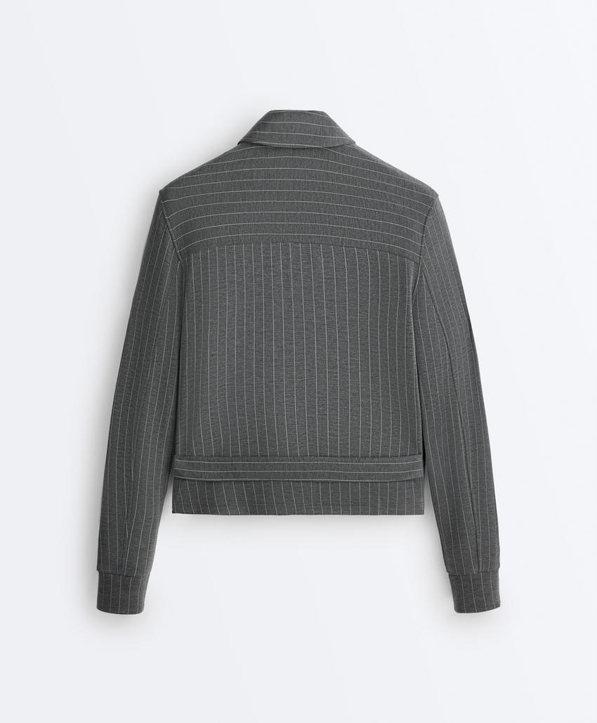 Куртка с ремнем из мягкой ткани с модалом