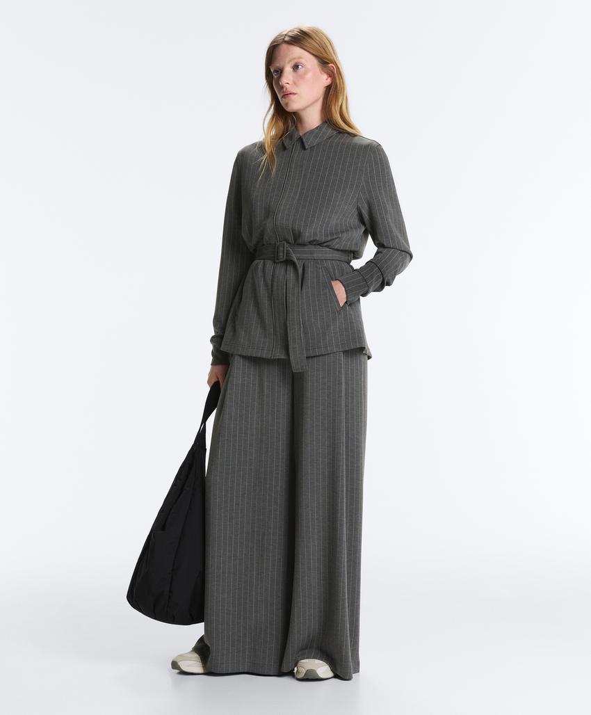 Удлиненная куртка с поясом из мягкой ткани с модалом