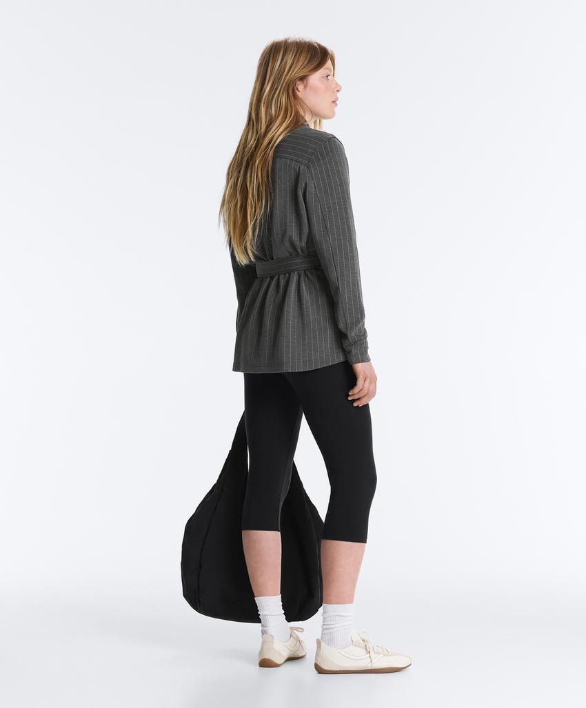 Удлиненная куртка с поясом из мягкой ткани с модалом