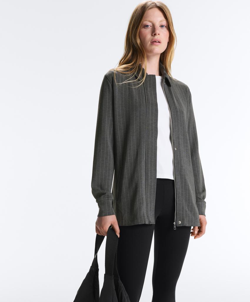 Удлиненная куртка с поясом из мягкой ткани с модалом