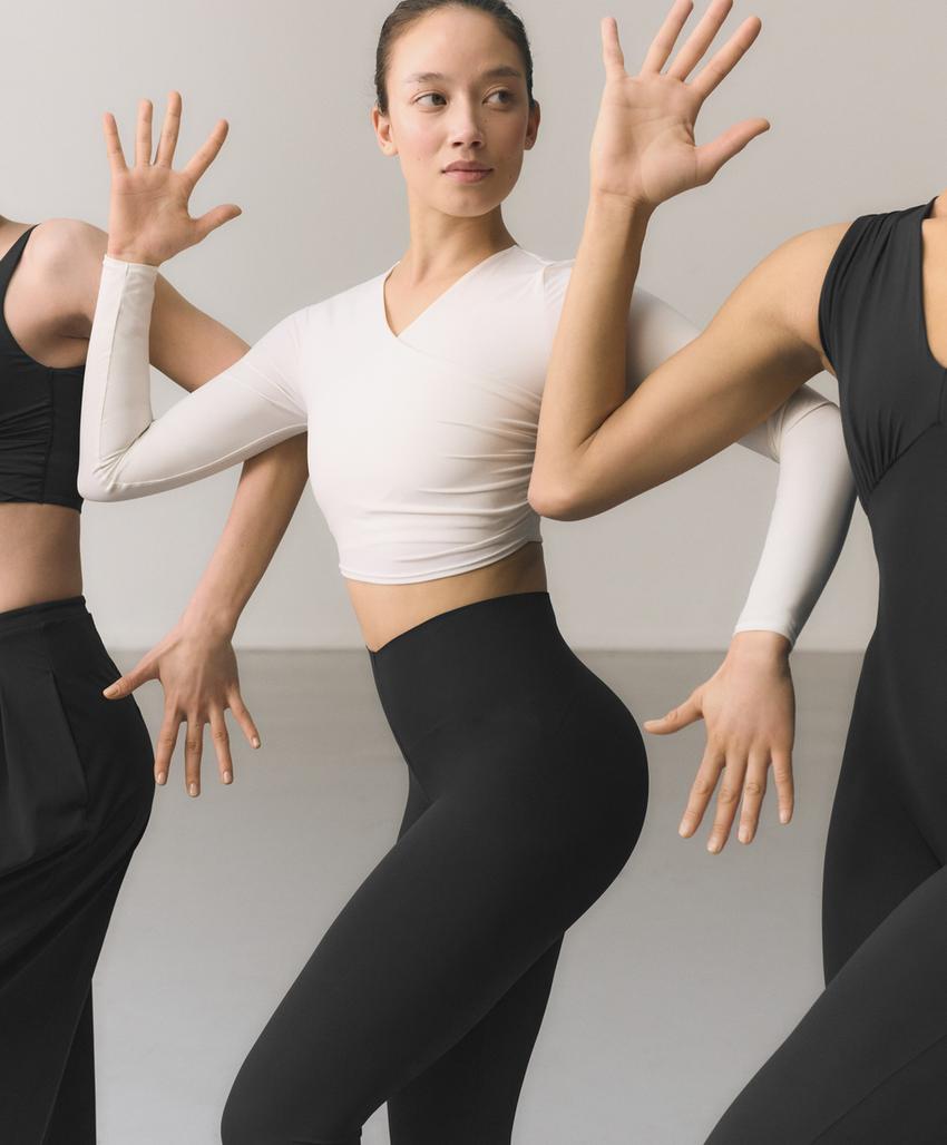 Лонгслив Light Touch