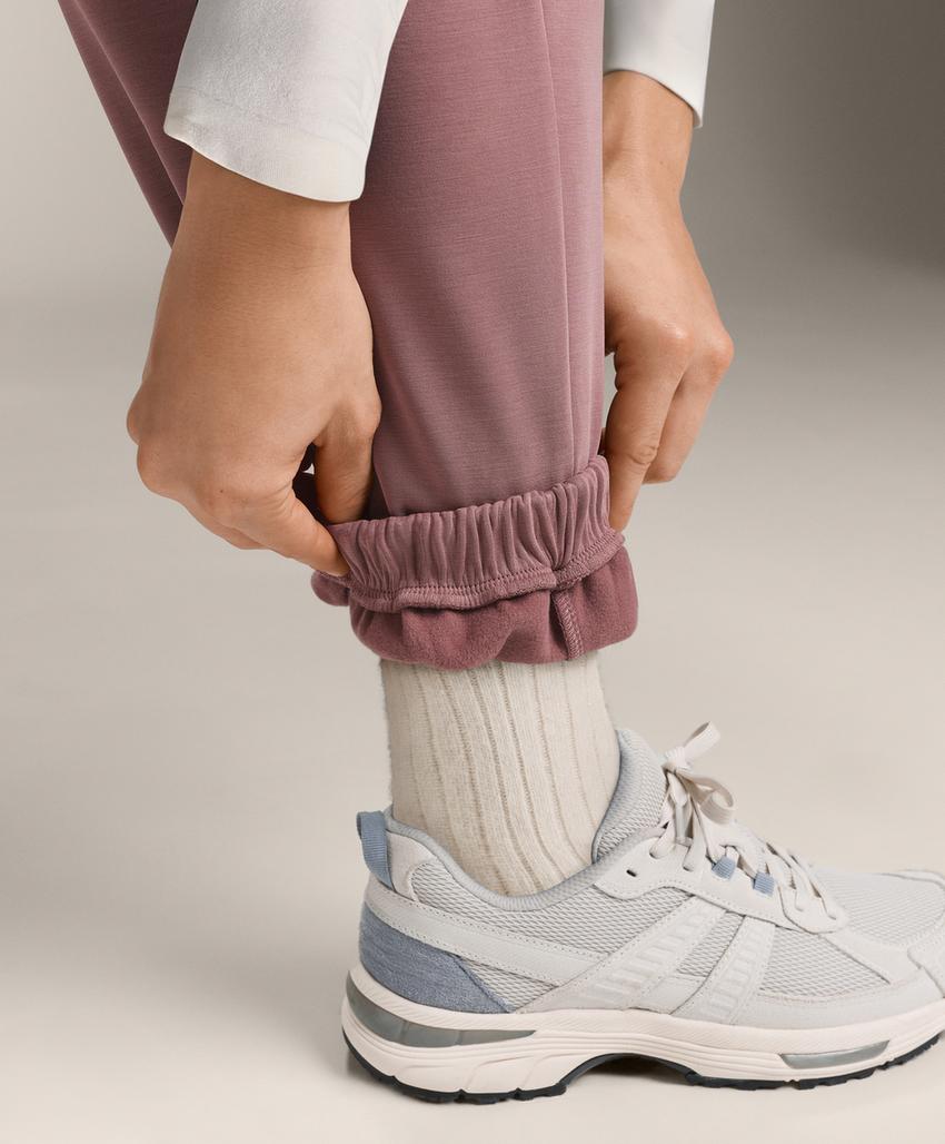 Брюки-джоггеры с начесом из ткани с модалом