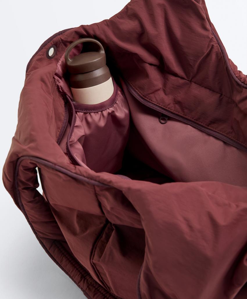 Mala shopper com debrum contrastante