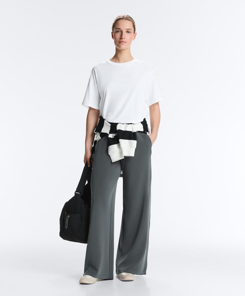 Прямые брюки в рубчик с модалом и мягкой на ощупь тканью