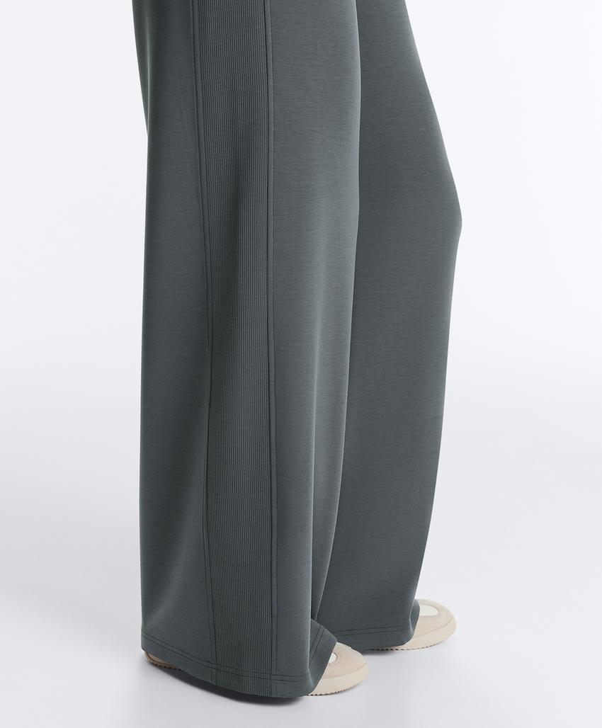 Прямые брюки в рубчик с модалом и мягкой на ощупь тканью