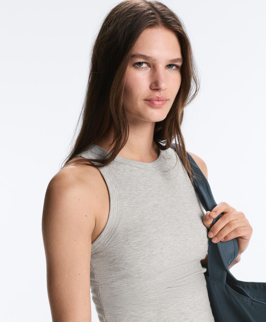 Удлиненный топ-майка в рубчик из смесового модала