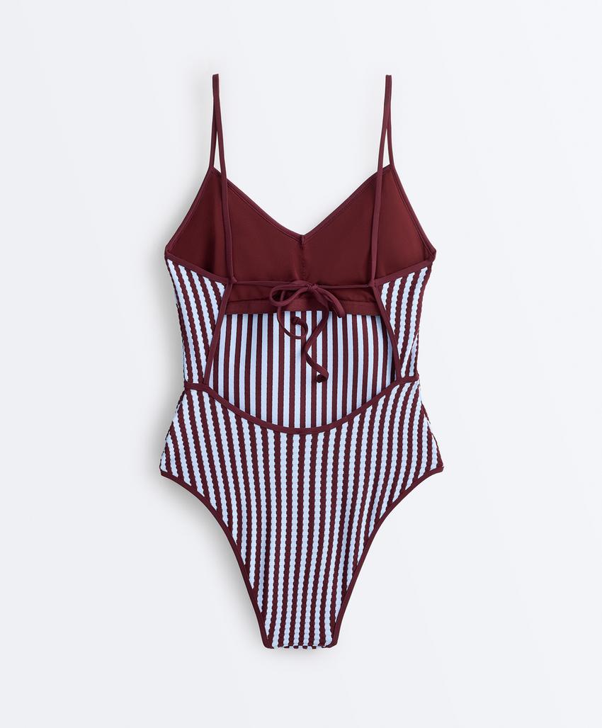 Купальник из рельефной ткани в полоску