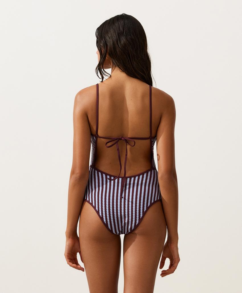 Купальник из рельефной ткани в полоску