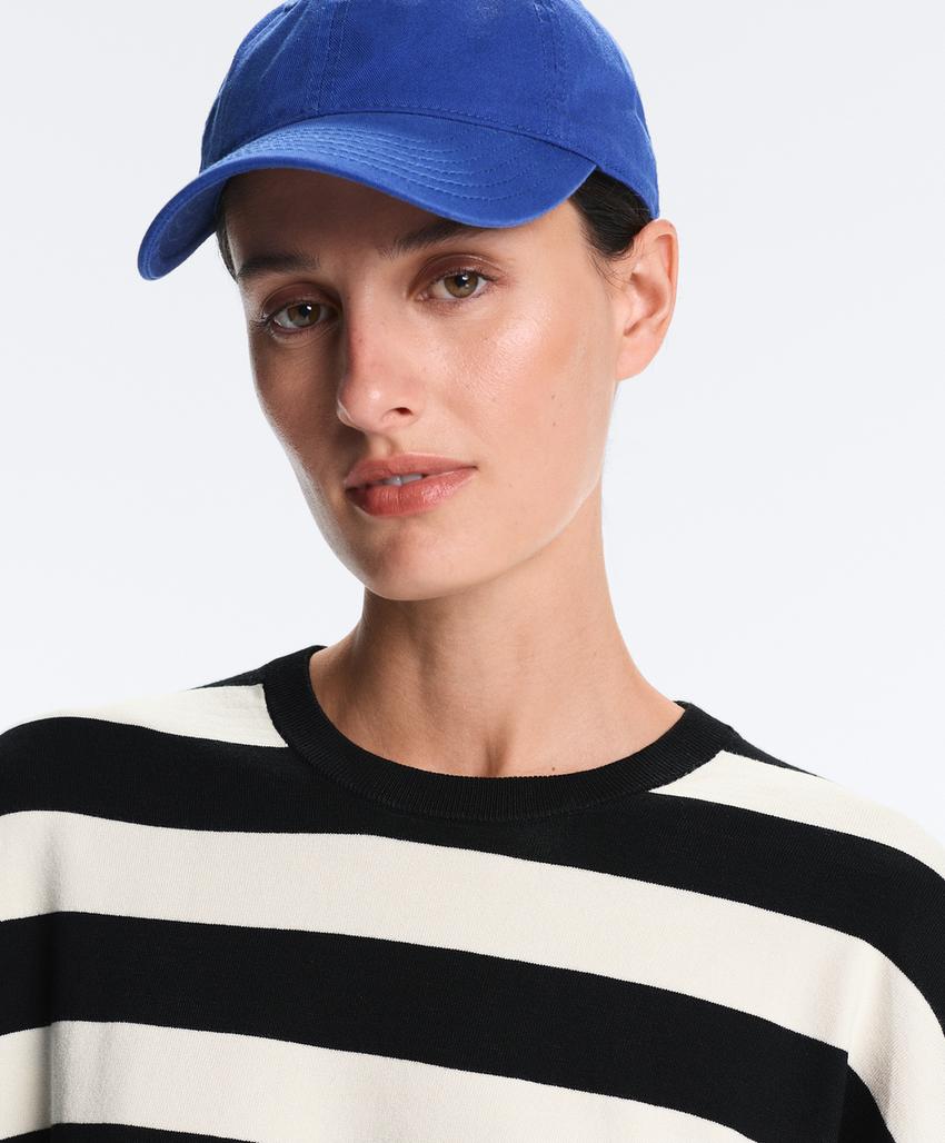 Вязаный свитер в полоску