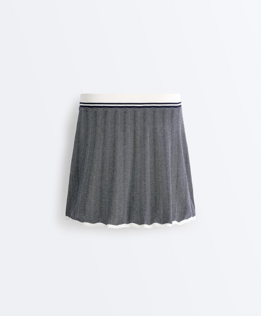 Вязаная плиссированная юбка в елочку