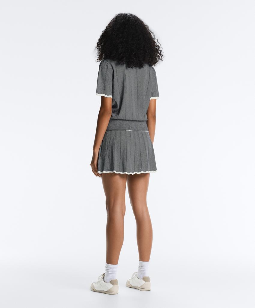 Вязаная плиссированная юбка в елочку