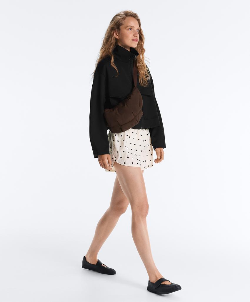 Высокотехнологичные шорты в горошек