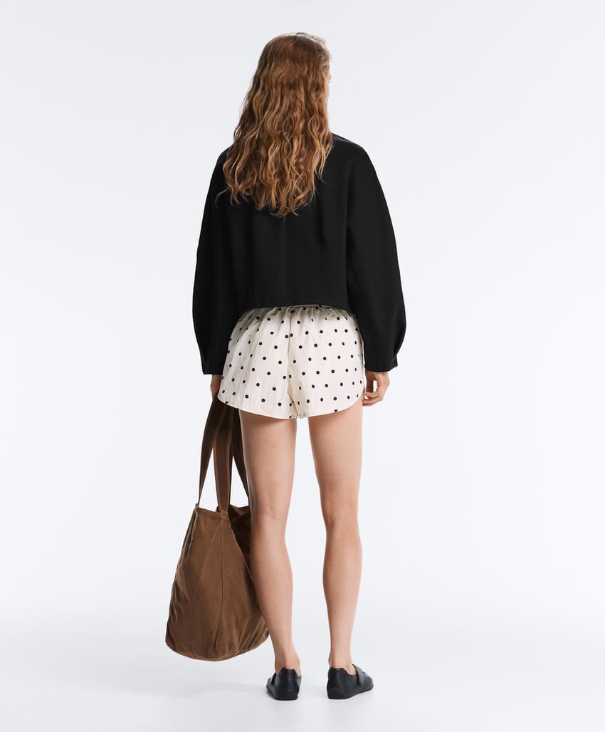 Высокотехнологичные шорты в горошек