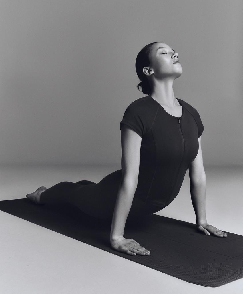 Футболка на молнии с короткими рукавами