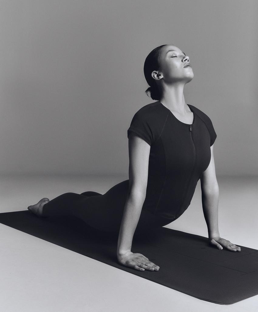 Футболка на молнии с короткими рукавами