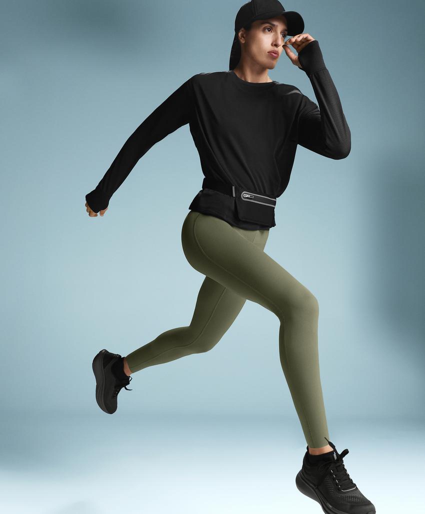 Лонгслив из высокотехнологичной ткани