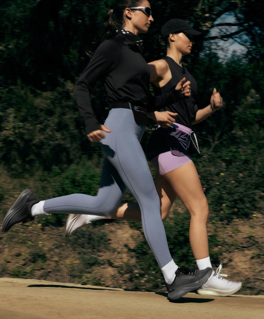 Лонгслив из высокотехнологичной ткани