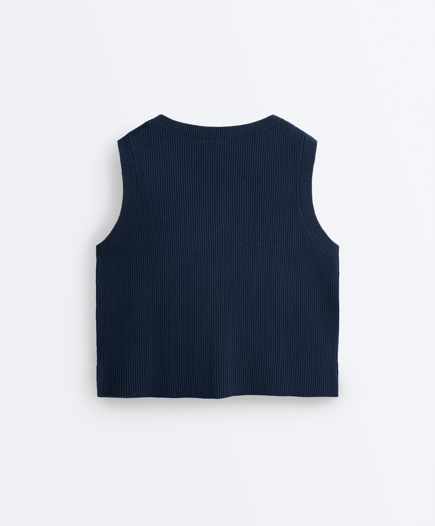 Вязаный жилет с V-образным вырезом