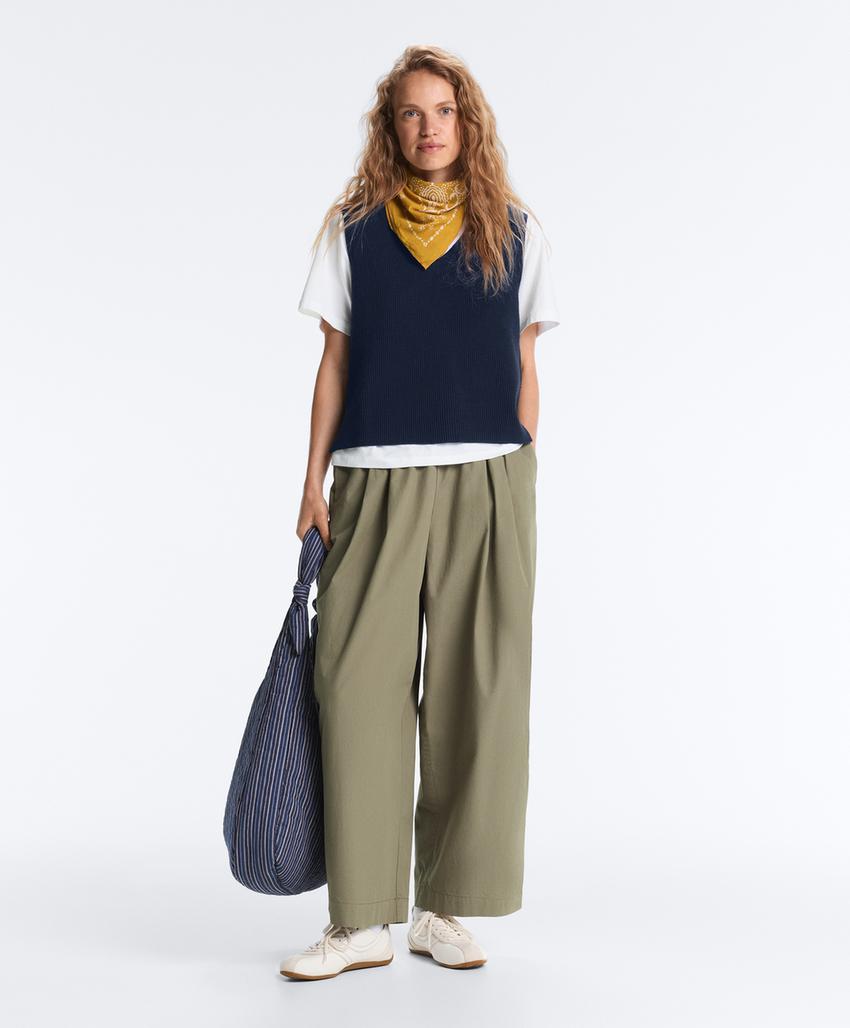 Вязаный жилет с V-образным вырезом