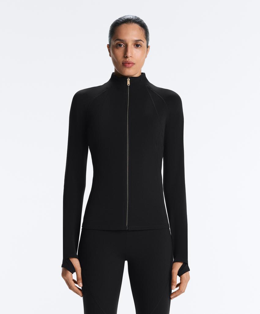 Легкая и теплая высокотехнологичная куртка с отстрочкой