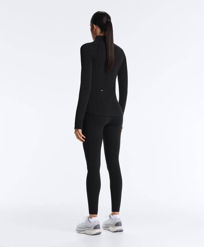 Легкая и теплая высокотехнологичная куртка с отстрочкой