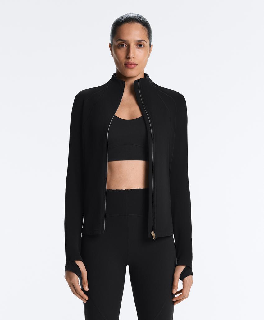 Легкая и теплая высокотехнологичная куртка с отстрочкой