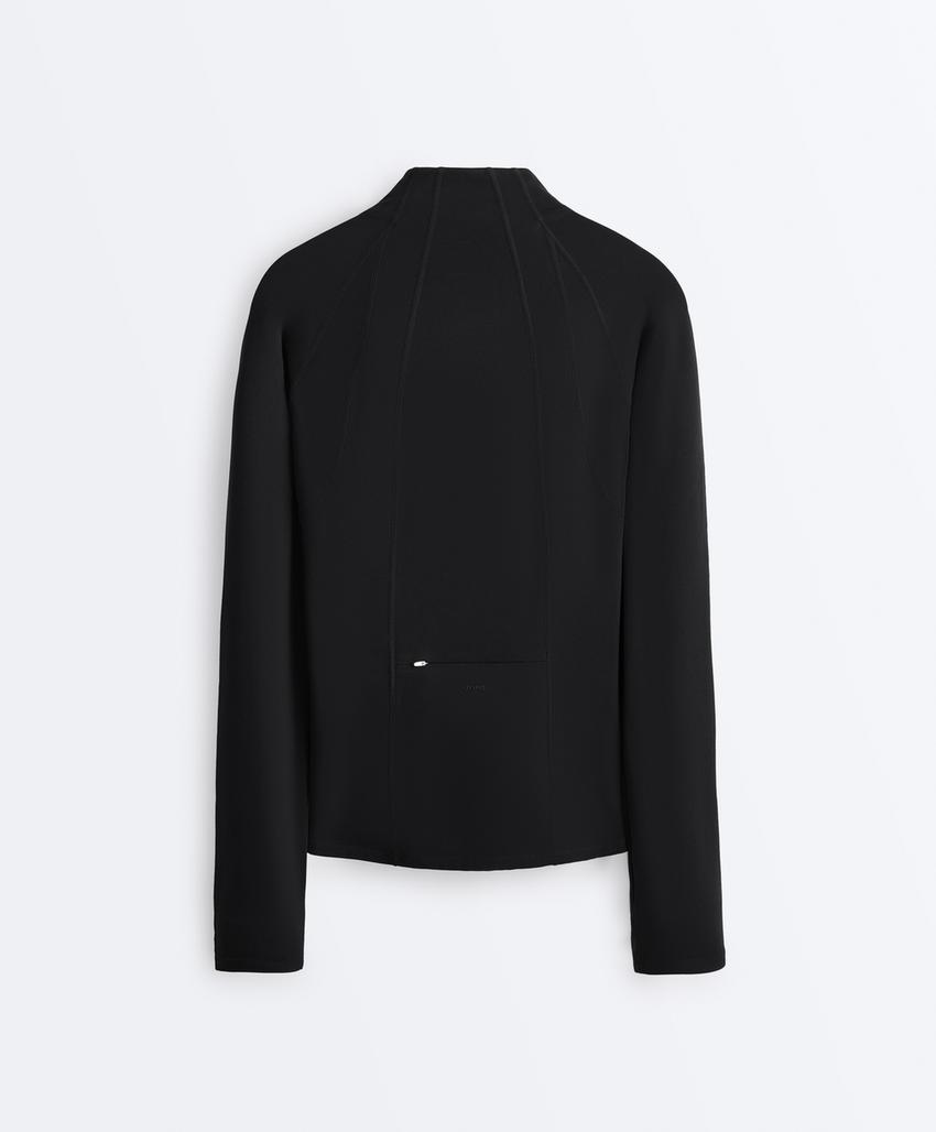 Легкая и теплая высокотехнологичная куртка с отстрочкой