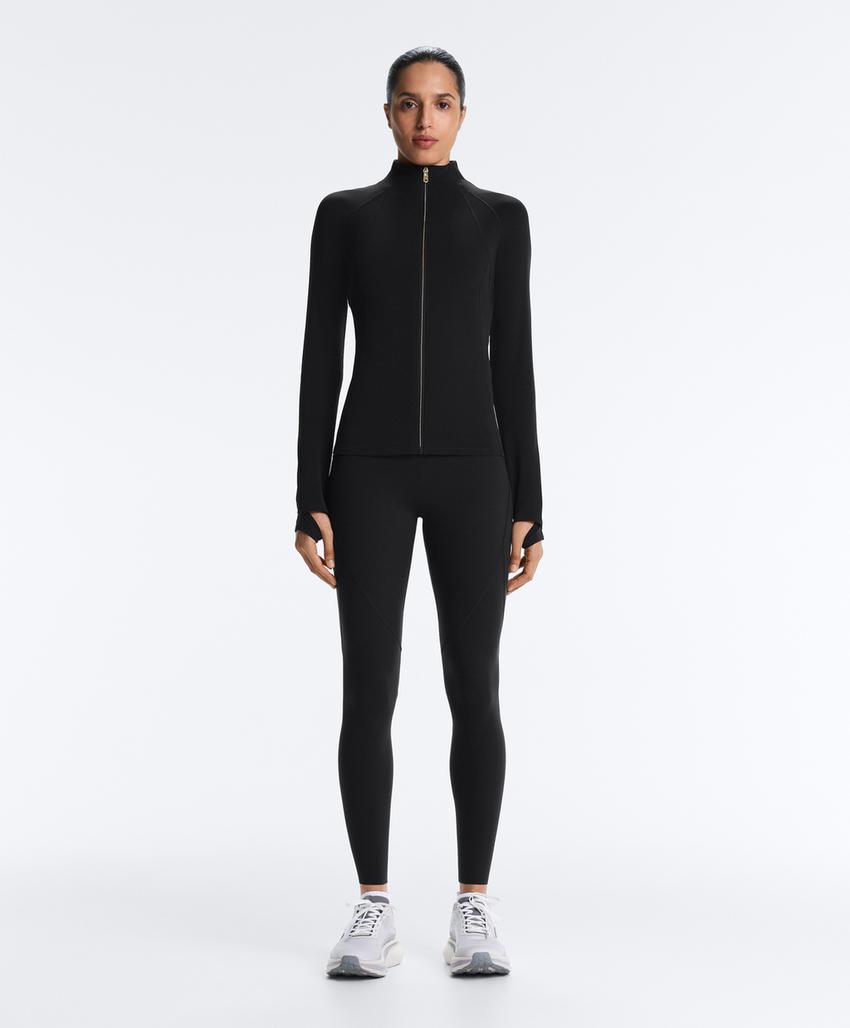 Легкая и теплая высокотехнологичная куртка с отстрочкой