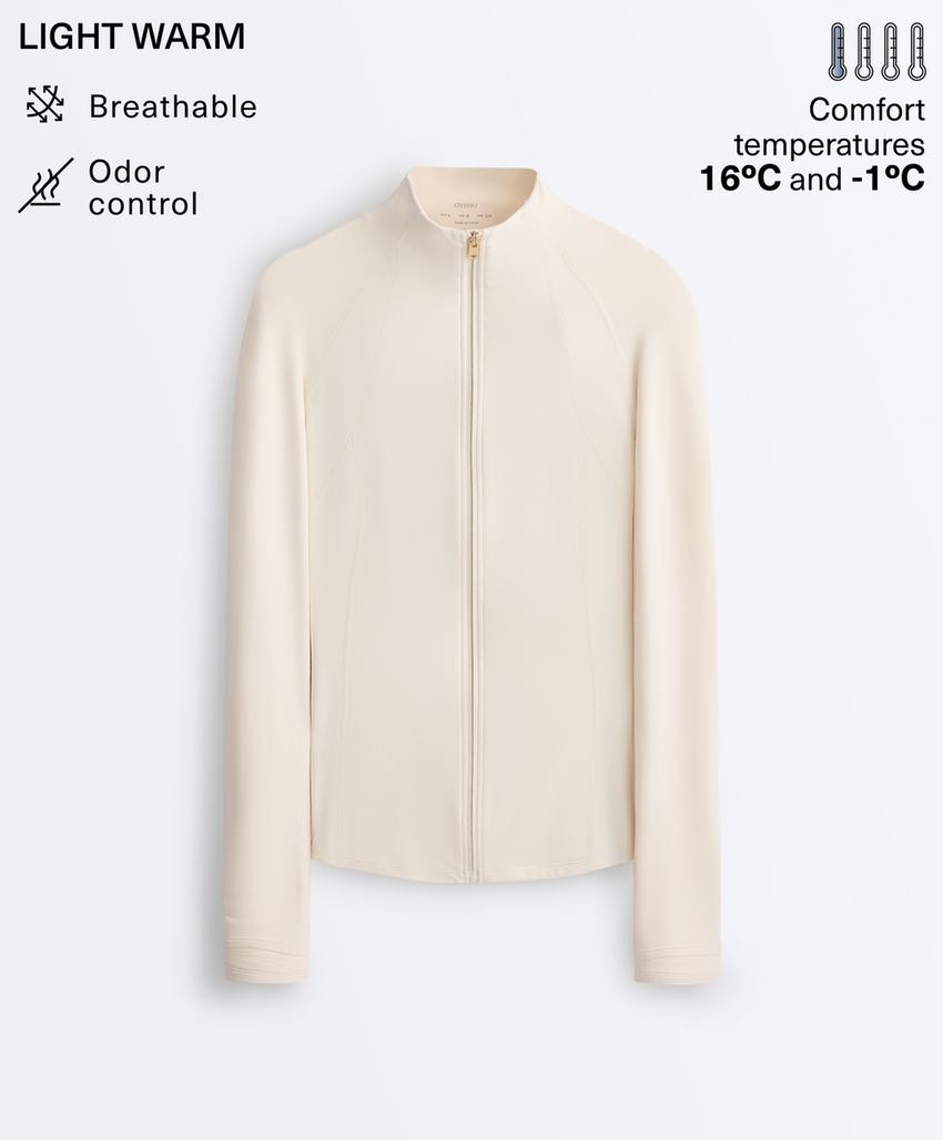 Легкая и теплая высокотехнологичная куртка с отстрочкой