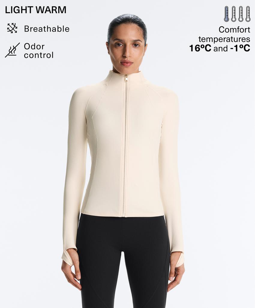 Легкая и теплая высокотехнологичная куртка с отстрочкой