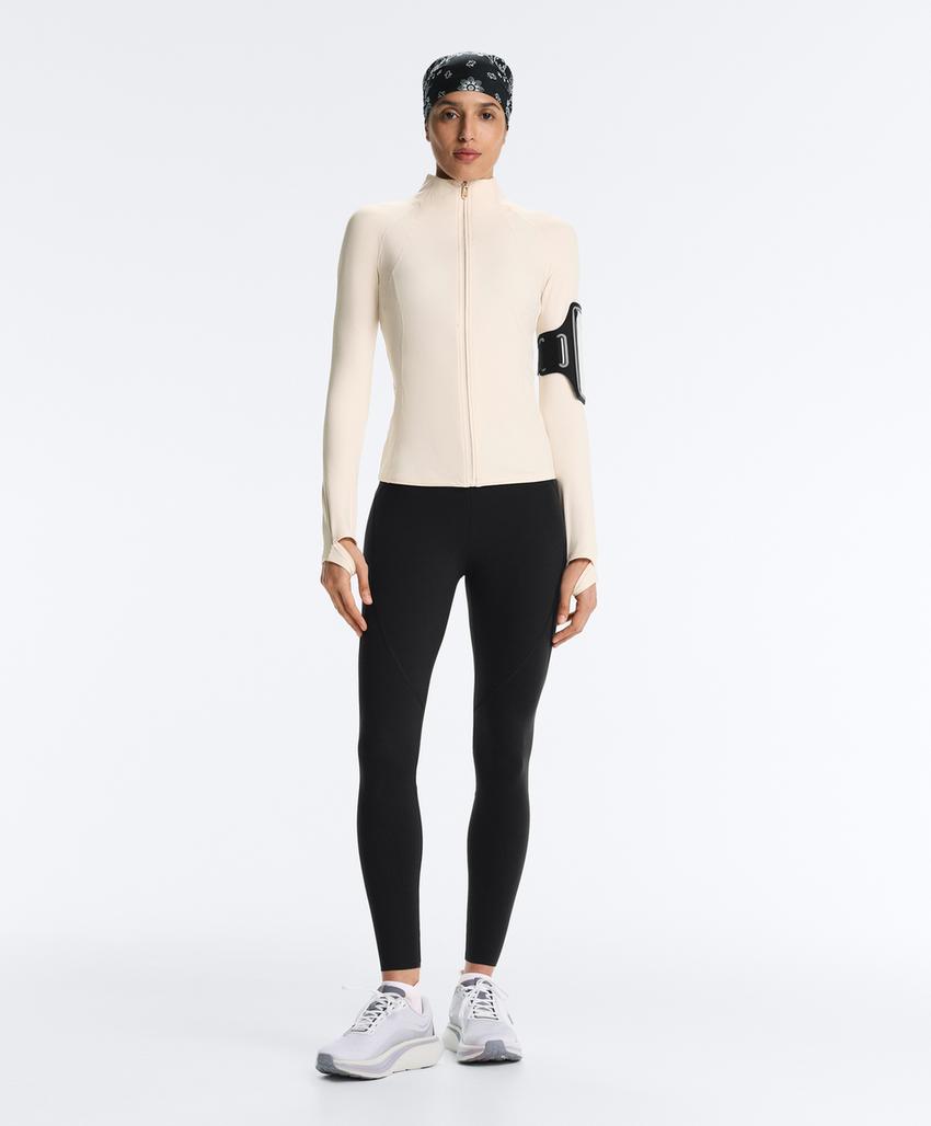 Легкая и теплая высокотехнологичная куртка с отстрочкой