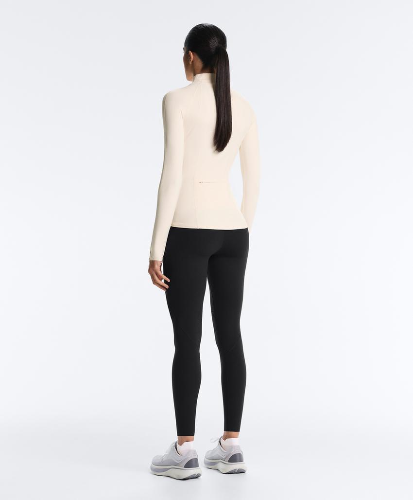 Легкая и теплая высокотехнологичная куртка с отстрочкой