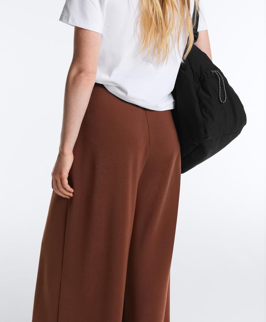 Длинные брюки со складками из мягкой ткани с модалом