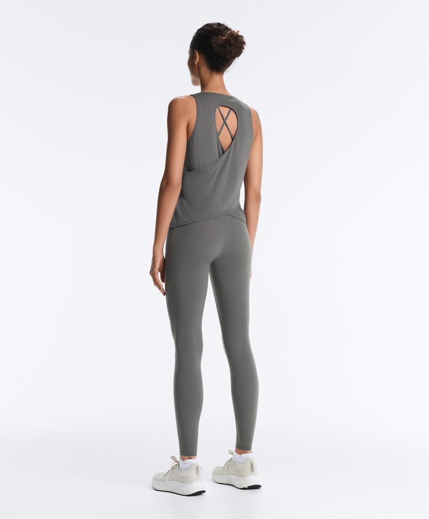 Футболка comfortlux с крестовиной на спине