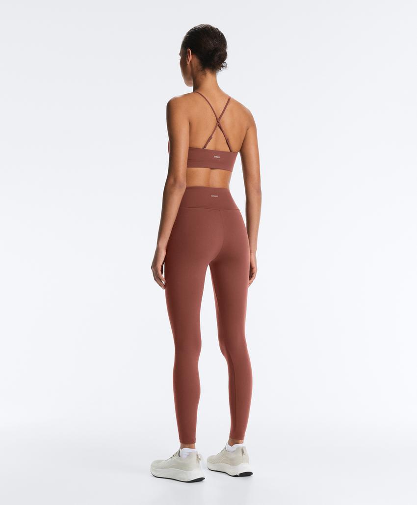 Спортивный топ с перекрещивающимися лямками comfortlux с легкой поддержкой