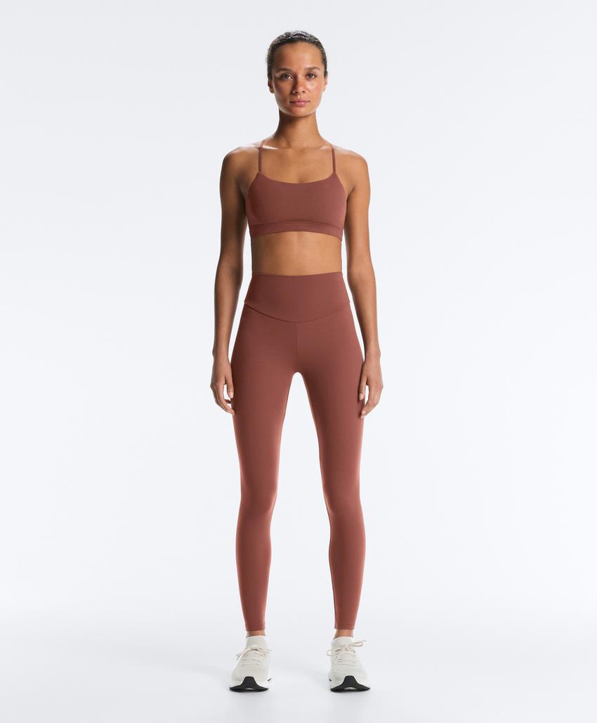 Спортивный топ с перекрещивающимися лямками comfortlux с легкой поддержкой