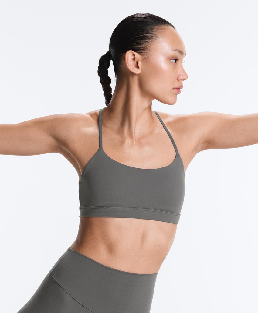 Спортивный топ с перекрещивающимися лямками comfortlux с легкой поддержкой