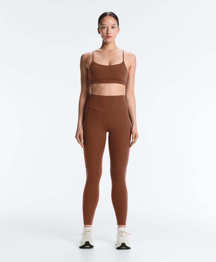 Спортивный топ с перекрещивающимися лямками comfortlux с легкой поддержкой