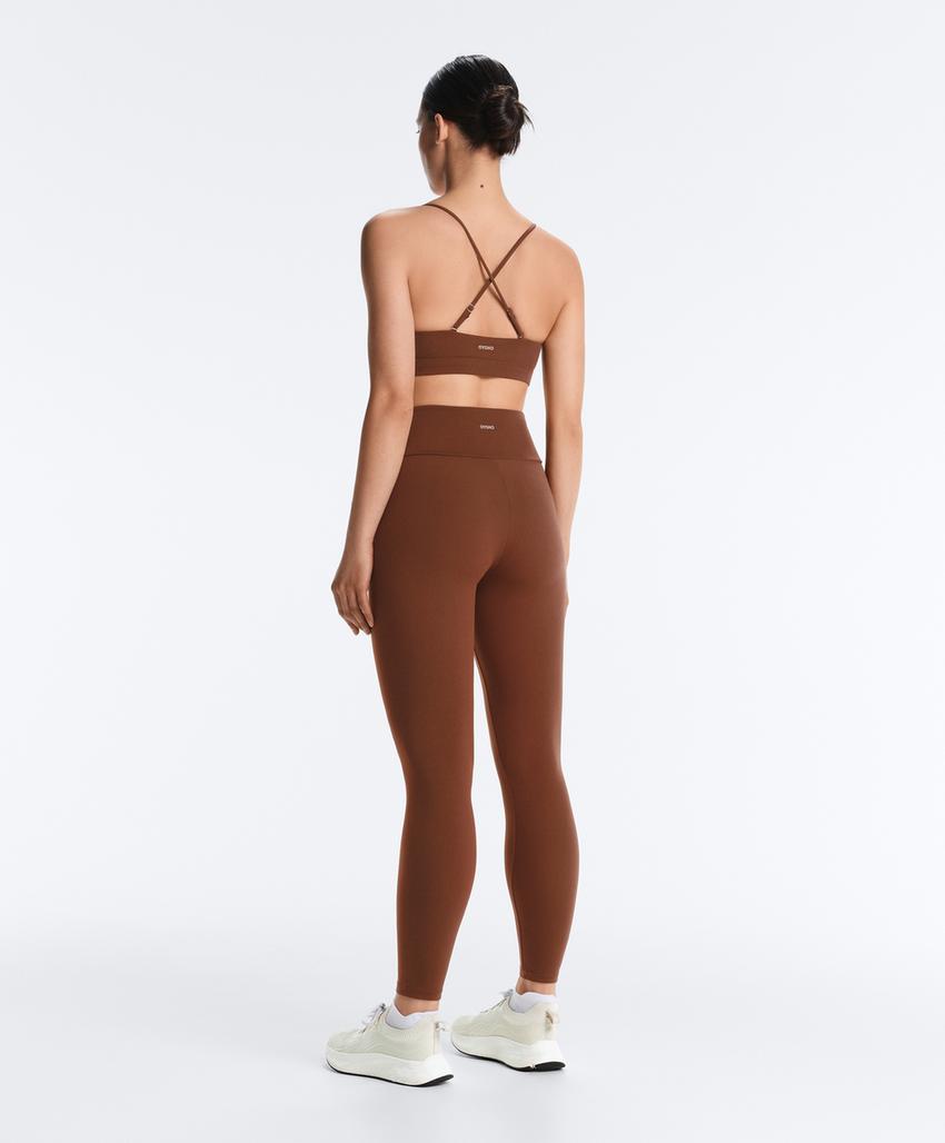 Спортивный топ с перекрещивающимися лямками comfortlux с легкой поддержкой