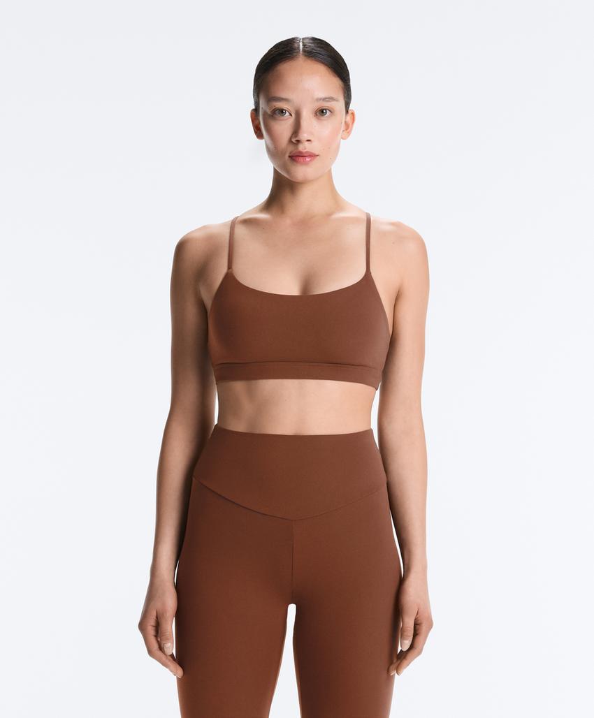 Спортивный топ с перекрещивающимися лямками comfortlux с легкой поддержкой