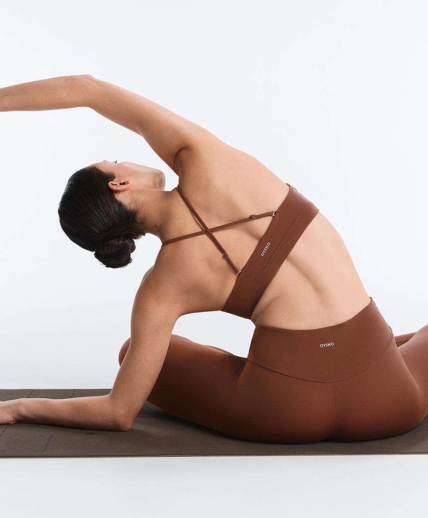 Спортивный топ с перекрещивающимися лямками comfortlux с легкой поддержкой