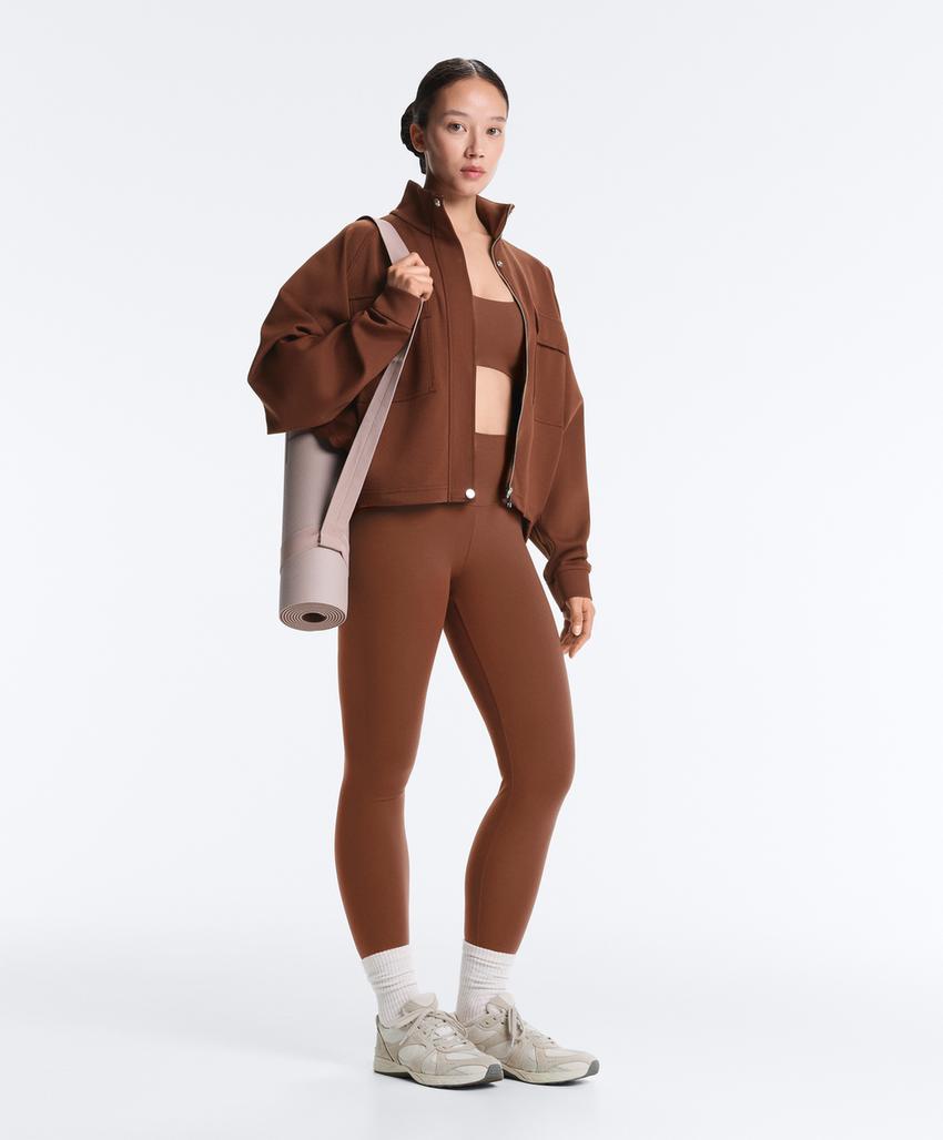 Спортивный топ с перекрещивающимися лямками comfortlux с легкой поддержкой