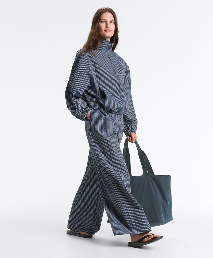 Куртка-бомбер с принтом в полоску